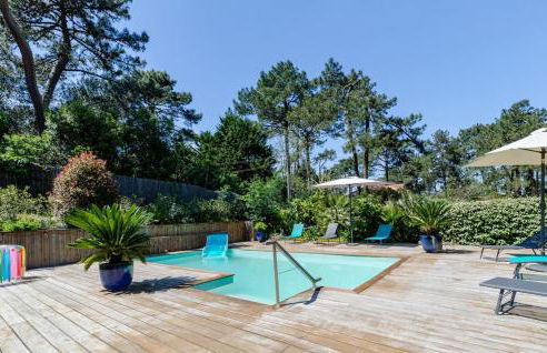 Luxury 6BR Villa with Heated Pool, Playground, Garden - Foto 2