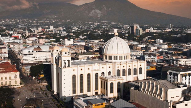 Playa El Tunco, Parque Nacional El Boquerón y San Salvador