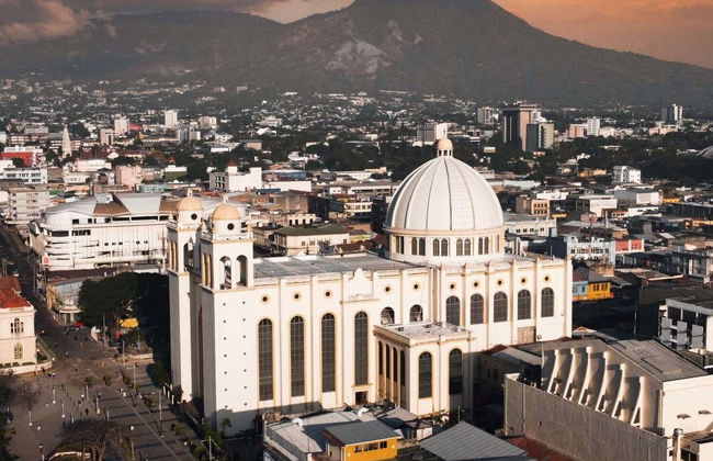 Playa El Tunco, Parque Nacional El Boquerón y San Salvador - Foto 4
