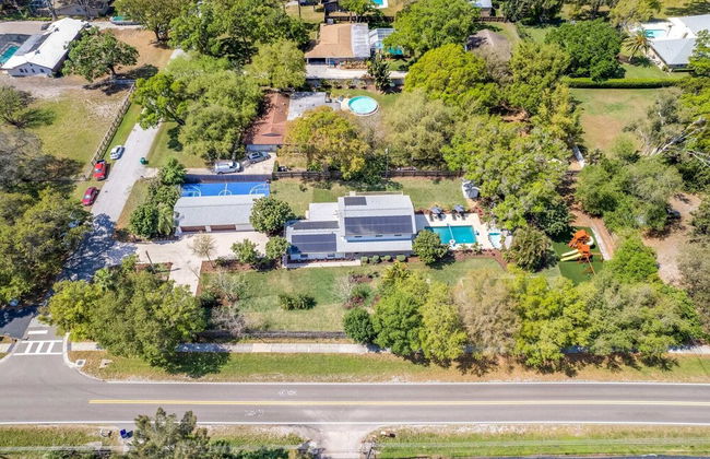 Luxe Largo Retreat: Pool, Games, Basketball & More - Foto 61