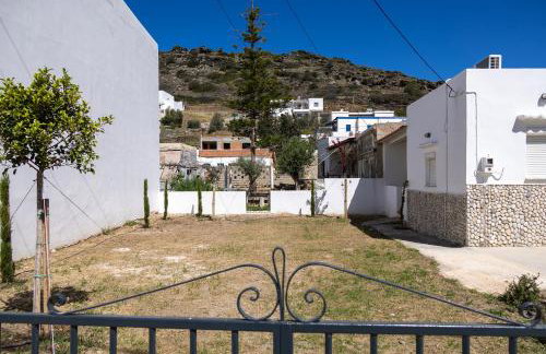 Salty Beach Cottage, 20m from Kini Beach - Foto 9