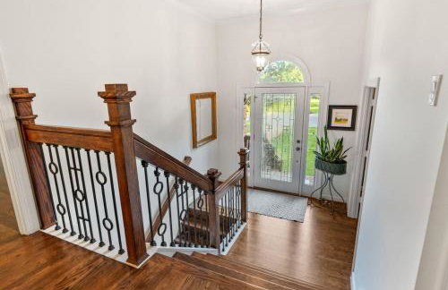 Updated and Spacious Home with Huge Yard Office and Decks - Foto 25