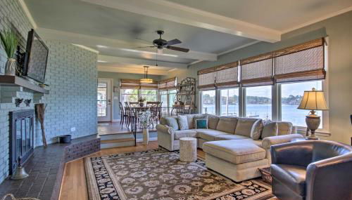 Quiet Lakefront Retreat with Boat Ramp and 2 Docks - Foto 3