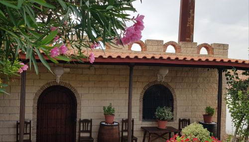 CASA TURÍSTICA Villa Carmen, CON AMPLIO JARDIN QUE INCLUYE BARBACOA, 2 PORCHES, PARKING PRIVADO Y PISCINA - Foto 2