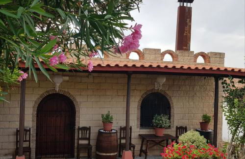 CASA TURÍSTICA Villa Carmen, CON AMPLIO JARDIN QUE INCLUYE BARBACOA, 2 PORCHES, PARKING PRIVADO Y PISCINA - Foto 2