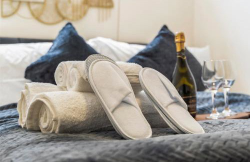 2 Bed Serviced Apartment in Surrey - Foto 2