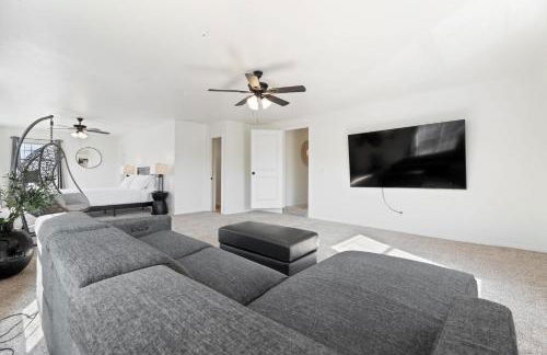 Spacious Lakefront View With Hot Tub and Pool NH - Foto 114