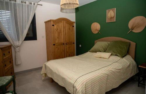 Rez de maison neuve Piscine WiFi Poolhouse en Pierre - Foto 14