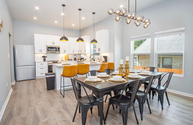 Inviting 4BR 2BA Near Downtown Riverwalk - Foto 7