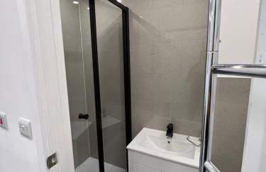 Modern flat in Egham by Royal Holloway University Royal Ascot and Windsor near Heathrow Airport - Foto 17