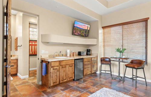 The Debonair Derby by PaseoHomesAZ with Heated Pool - Foto 56