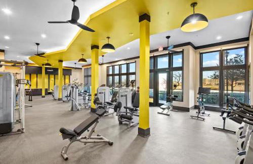 Chill & Tone 1BR Frisco King & Sofa, Gym & Pool - Foto 20