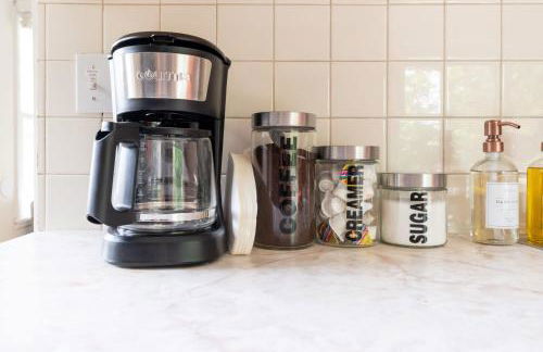 Peaceful Gem HotTub Fenced Yard & Near Downtown - Foto 14