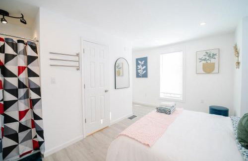 Modern 5BR DC Home Free Parking Steps from Metro Family-Friendly - Photo 30