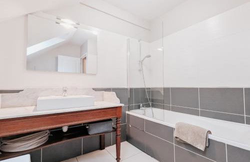 Gîte unique dans propriété historique avec musée, proche Châteauroux, 4 chambres, cheminée, fibre, parking. - FR-1-591-49 - Foto 23