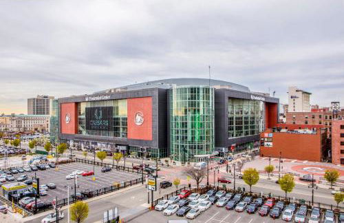 2BR 2BA, King bd, Gym, Free Parking, 8min to Train - Foto 80