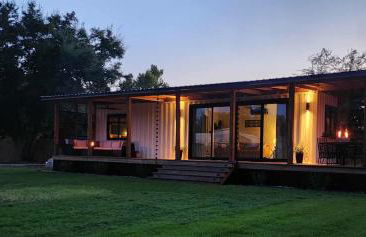 "Glamtainer" One of a kind Romantic Luxe Retreat, 8 Minutes to Emerald Beach, Outdoor Haven - Foto 44