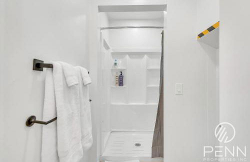 Midtown Gem with Secret Speakeasy - Foto 22