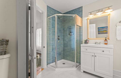 Coastal Victorian Home Walk to Downtown - Foto 17