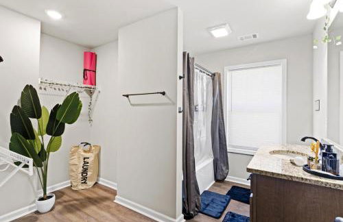 13 mins to Downtown & Stadium - Game Room - Game Day - Foto 55