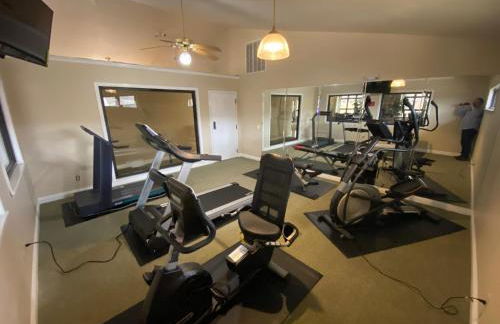 2BR Penthouse Condo - 2 Pools - Close to the Strip - Stairs Required - FREE TICKETS INCLUDED - FHC-24 - Foto 37