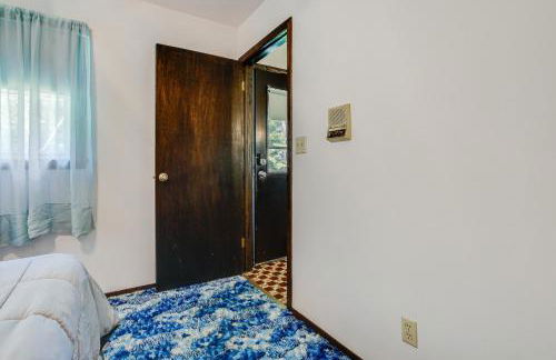 Waterfront Berry Lake Getaway with Sunroom! - Foto 13