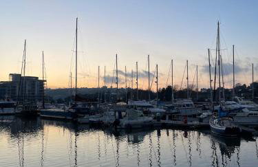 Stylish Marina Apartment with Stunning Views - Foto 16