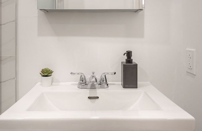 Beautiful Private Bedroom in Mile-End - Foto 35