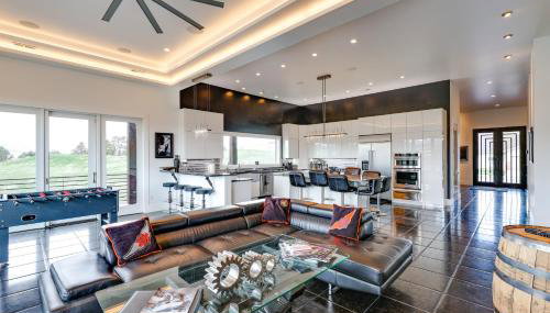 Motorcycle-Themed Home in Spearfish with Hot Tub! - Foto 4