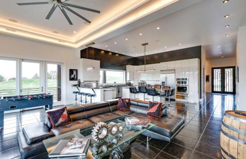 Motorcycle-Themed Home in Spearfish with Hot Tub! - Foto 4