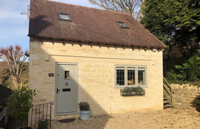 Cotswold Lodge - Photo 1