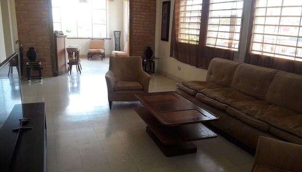 Presidents First, Knocking on Cuba - Foto 3, Entrada interior