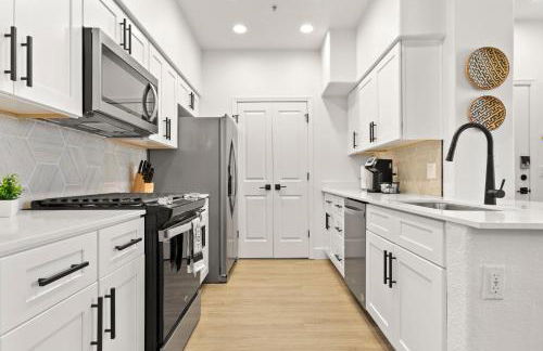 CozySuites Glendale by the stadium with pool 13 - Foto 10