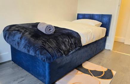 Spacious Entire House with Free Parking Perfect for Relocators Contractors and Long Term Stays - Photo 15