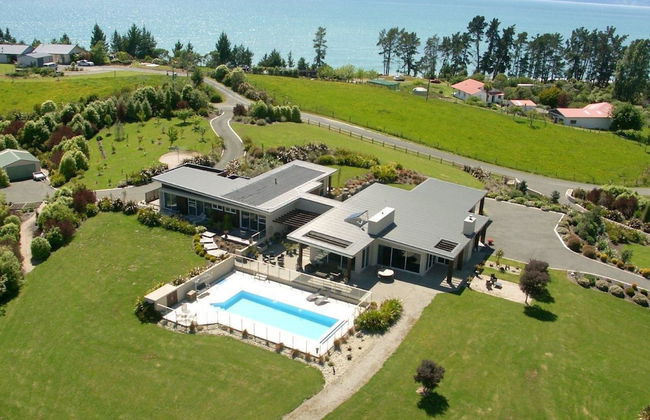 Almyra Waterfront Accommodation - Foto 1