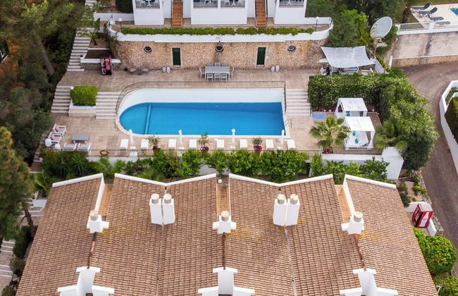 The Desmais - Foto 1