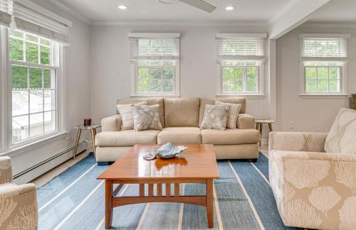 Pool, Sunroom and Gardens Luxe Sandy Hook Home! - Foto 7