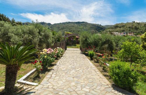 Garden House with Pool, 10min to center - Foto 23