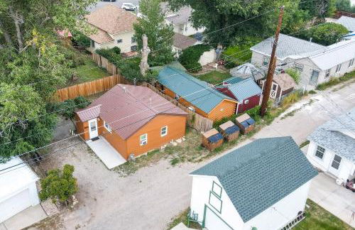 Quaint Cody Cottage with Grill Walk to Downtown! - Foto 26