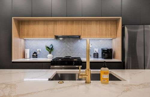 Ultra Modern Luxury - New Construction 4 Bedrooms - Photo 18