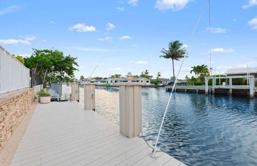 Luxe 4BR Waterfront w Htd Pool 5min to Beach - Foto 114