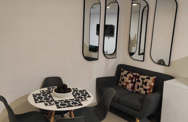 Luxurious 3 bed Ensuites & kitchenettes Nr LGI Hospital & Uni - Free 5G WIFI & Netflix Short Stays - Contractors Free Parking - Foto 32