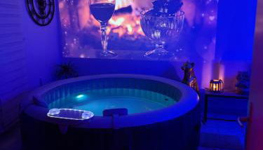 Suite Eden Spa, Appart'hôtel bien être , Patio de standing barbecue - TV XL CinéSport, Lit Q-Size, Wifi, P-Gratuit en Résidence - Foto 3