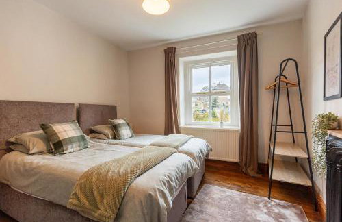 WEST VIEW COTTAGE - Charming Wensley Cottage in the Heart of Peaks - Photo 35