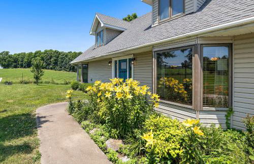 Tranquil Family Home with Yard, 14 Mi to Springfield - Foto 3