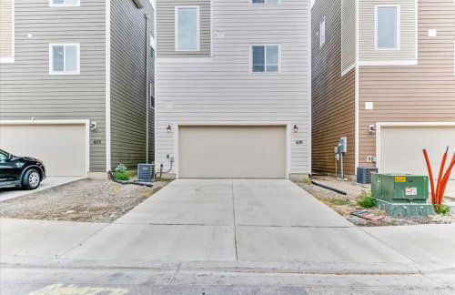 Modern 4BR Home Rooftop Patio Mountain Views - Foto 38