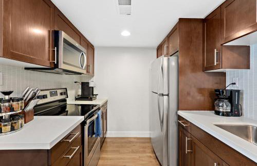 Serenity Over the Sails - A 2-Bedroom Escape w Stunning Marina Views - Foto 12