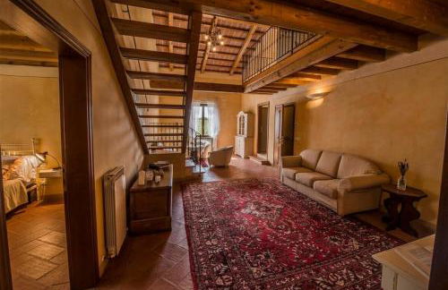 Elegant And Refined Villa With A Beautiful Blue Pool - Photo 9