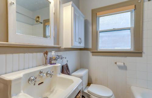 Charming Tudor-Style Apt Near Green Lake! - Foto 13