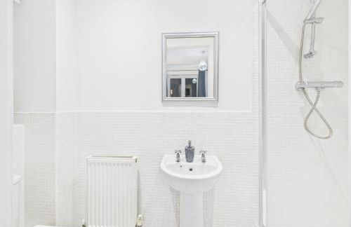 Desert Orchid by Signature Stays - Racecourse - Parking - 5-Bed - Photo 19